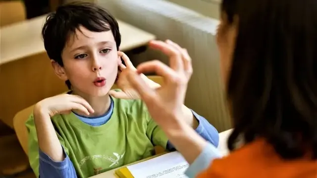 Kekemelikte erken müdahale tedavi başarısını artırıyor