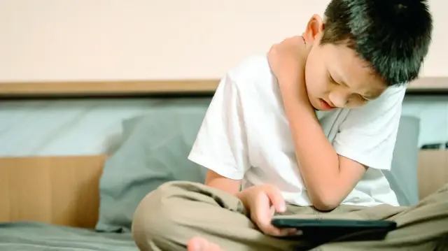 Omuz ağrılarında gözle görülür Artış: Modern yaşamın sessiz tehdidi