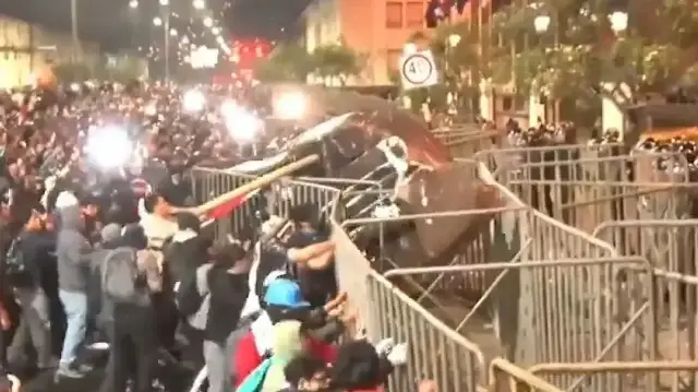 Peru’da hükümete karşı ‘Z Kuşağı’ hareketi başladı: Başkent savaş alanına döndü yüzlerce kişi yaralandı