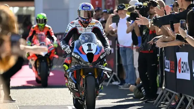 Toprak Razgatlıoğlu Portekiz’de podyumun zirvesine çıktı