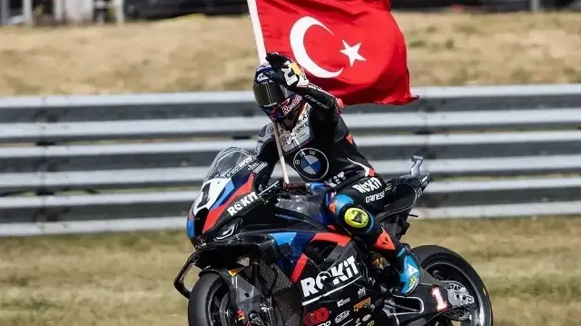 Toprak Razgatlıoğlu üçüncü kez dünya şampiyonu