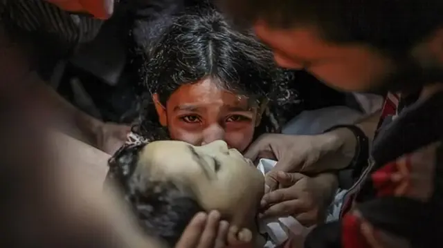 UNICEF: Gazze’de İsrail’in saldırıları nedeniyle 64 binden fazla çocuk öldü veya yaralandı