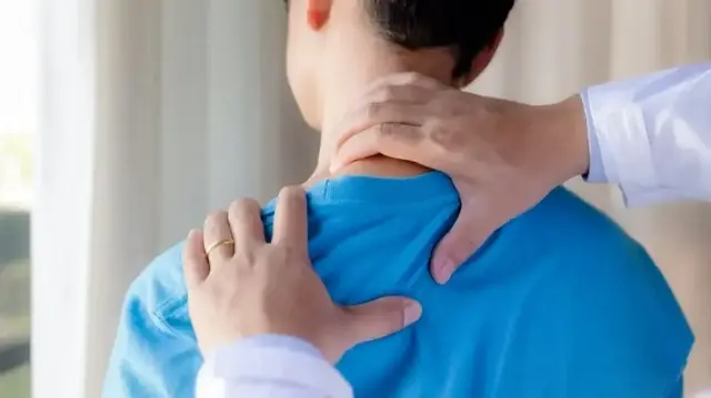 Uzmanından kritik uyarı: Ehliyetsiz kişilerce yapılan boyun masajları gençlerde inme sebebi