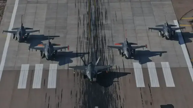 ABD’li savaş pilotları KIZILELMA’nın tarihi uçuşuna adeta hayran kaldı: Daha önce hiç böyle bir şey görmemiştim