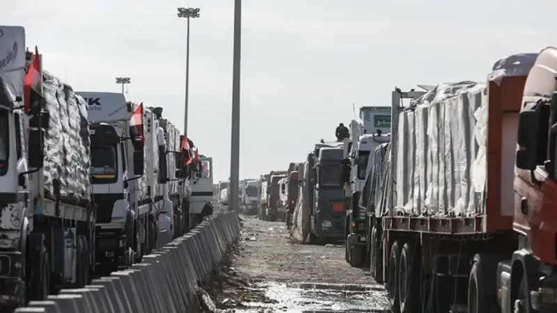 Ateşkesin yürürlüğe girmesinden bu yana Gazze’ye sadece 4 bin 453 yardım tırı ulaştı
