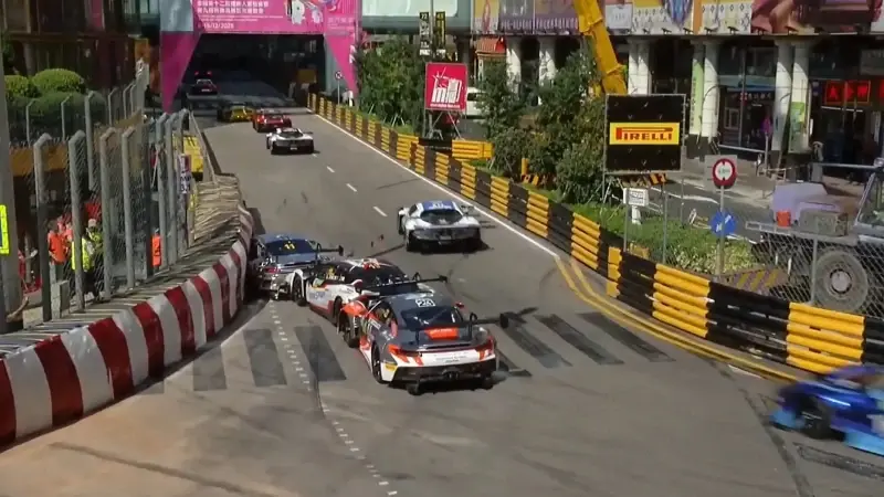 Ayhancan Güven’e takım arkadaşı kaza yaptırdı