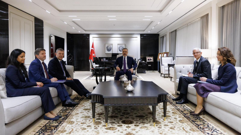 Bakan Fidan UNRWA Genel Komiseri Lazzarini’yi kabul etti