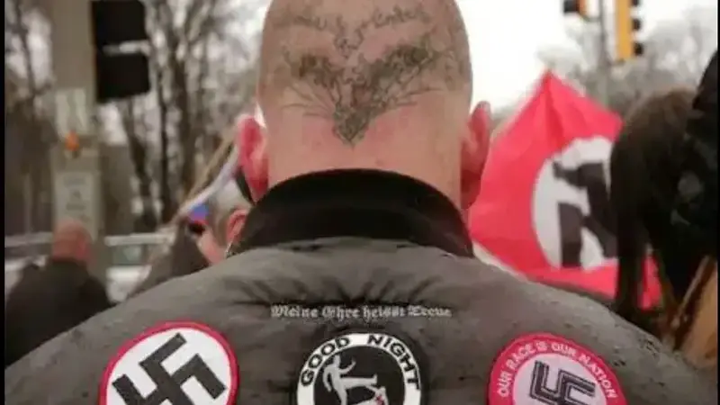 Berlin’de başörtülü kadına ırkçı saldırı