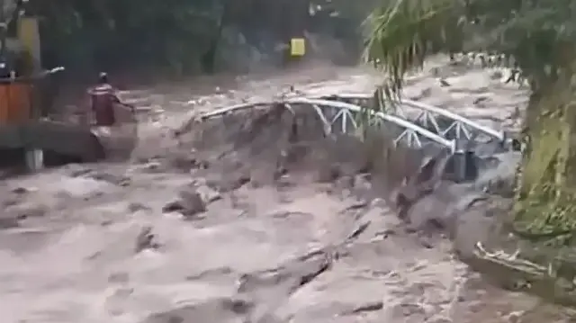 Endonezya’da dev sel felaketi: Muson yağmurlarının bilançosu artmaya devam ediyor