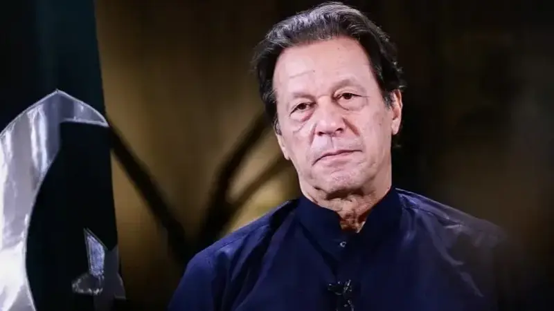 Eski Pakistan Başbakanı Han ile eşine 17’şer yıl hapis cezası