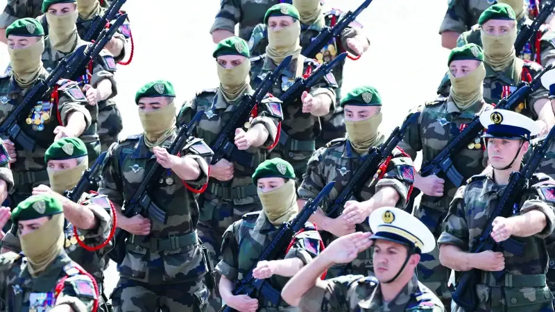 Fransa zorunlu askerliğe dönüyor