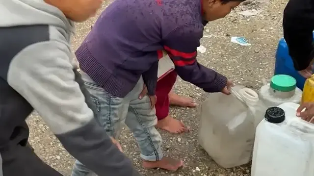 Gazze’nin kuzeyinden son durumu anlattı: “Çıplak ayaklarla su sırası bekliyorlar”