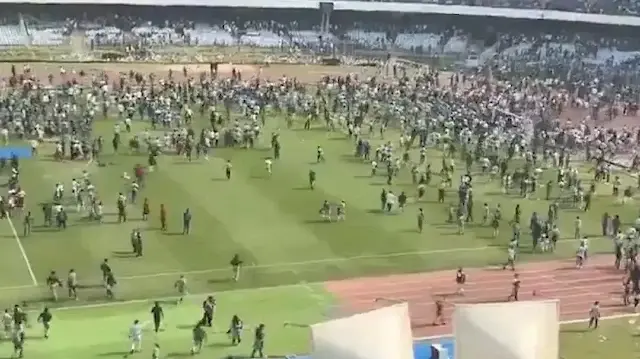 Hintli taraftarlar Lionel Messi’yi göremeyince çılgına döndü: Stadyum bir anda karıştı