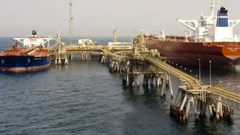 İran Basra Körfezi’nde bir petrol tankerine el koydu