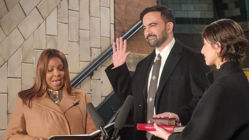 Mamdani Kur’an’a el basarak New York’un ilk Müslüman Belediye Başkanı oldu