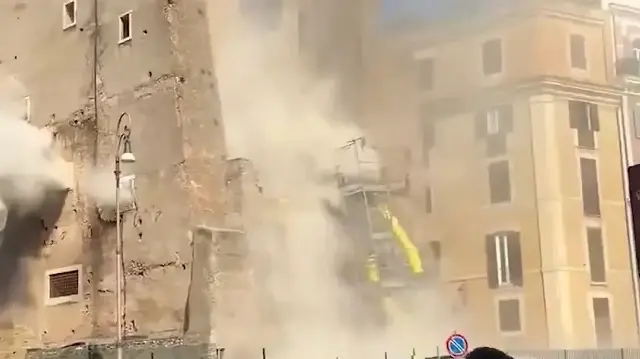 Roma’da 800 yıllık Orta Çağ kulesi çöktü: O anlar kamerada