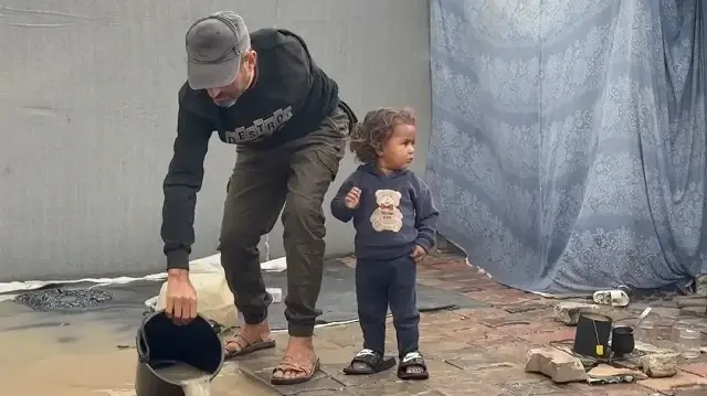 Şiddetli yağış Gazze’de binlerce Filistinli ailenin çadırını sular altında bıraktı