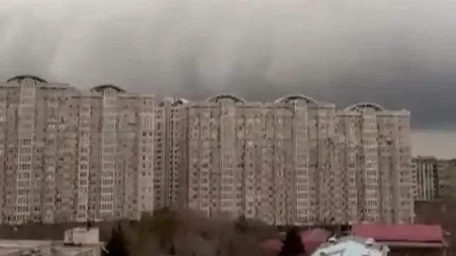 Almatı semalarında görsel şölen: Nadir görülen dev raf bulutu böyle kaydedildi