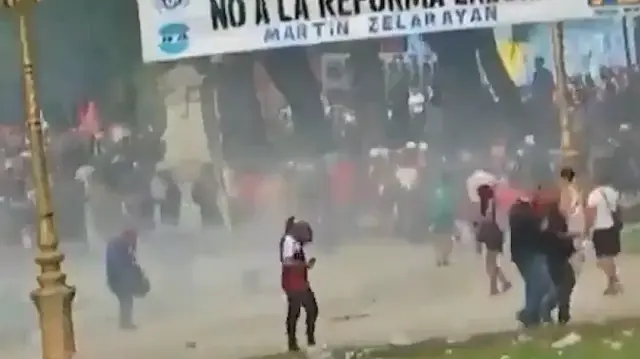 Arjantin’de Milei’nin reformu Senato’dan geçti: Sokaklar savaş alanına döndü