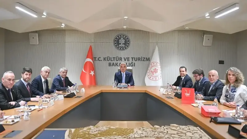 Bakan Ersoy’dan kritik toplantı: Küresel gelişmelere karşı Türkiye hazırlıklarını güçlendiriyor