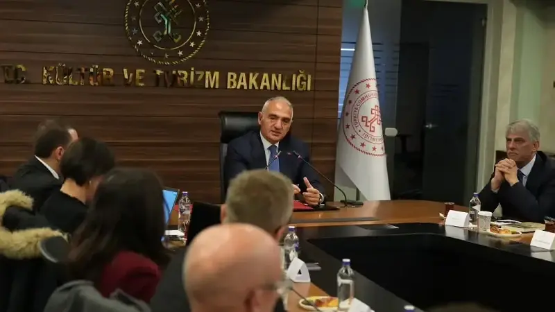Bakan Ersoy’den dijital turizm vurgusu: Türkiye’nin turizm gücünü dijital platformlarda büyüteceğiz