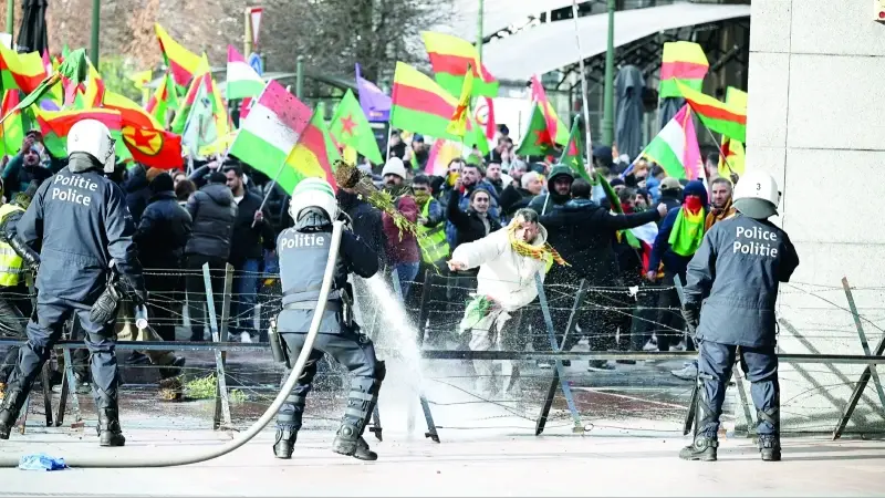 Brüksel’de PKK yandaşlarına sert müdahale