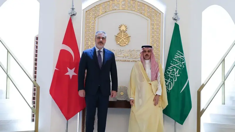 Dışişleri Bakanı Fidan ile Suudi mevkidaşı Bin Ferhan’dan ‘savaşı sonlandırma’ görüşmesi