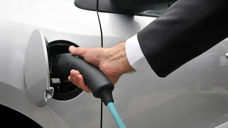 Elektrikli araçlarda yüzde 52,5 ekonomik etki konusunda kararsız