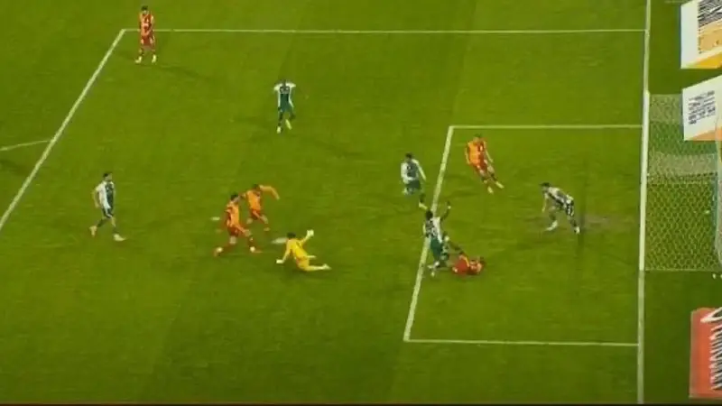 Galatasaray’ın iptal edilen golü doğru mu? Hakemler kararı değerlendirdi