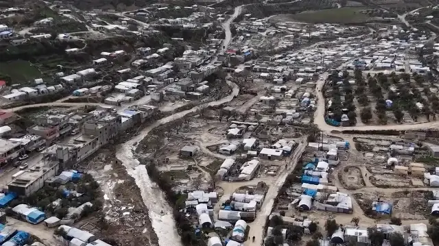İdlib’de sağanak felaketi: 15 kamp sular altında 300 çadır yok oldu
