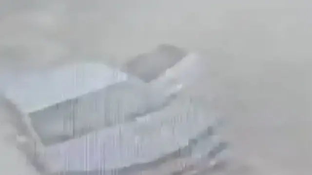 İran füzesinin Tel Aviv’i vurduğu anlar kamerada: İsrail sokaklarını toz ve duman kapladı