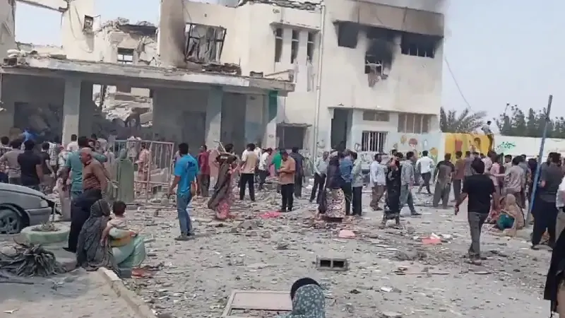 İran Kızılayına göre saldırılarda hedef alınan ilkokul 40 dakika arayla iki kez bombalandı