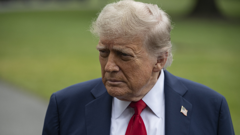 İran’a tehdidin dozajını artırdı