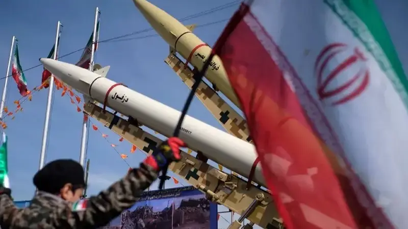 İran’ın misillemesinde Tel Aviv yakınlarındaki 4 bölgeye füze parçaları düştü