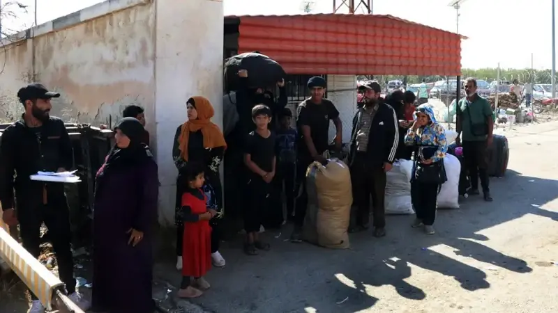 İsrail saldırılarının ardından Lübnan’dan 10 binden fazla kişi Suriye’ye geçti