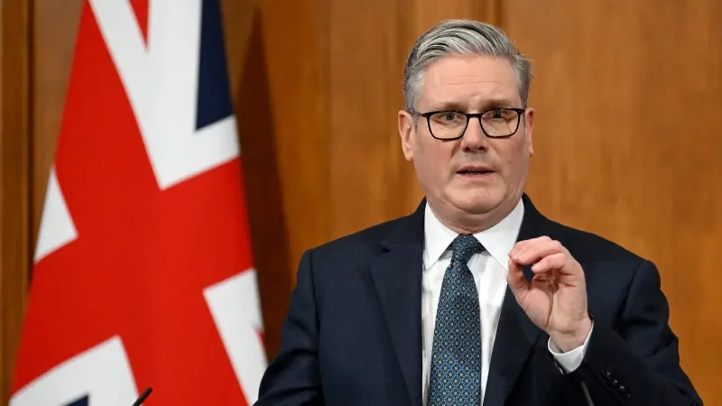 Kıbrıs’a savaş gemisi yollayan İngiltere Başbakanı Starmer: Savaşa dahil olmayacağız