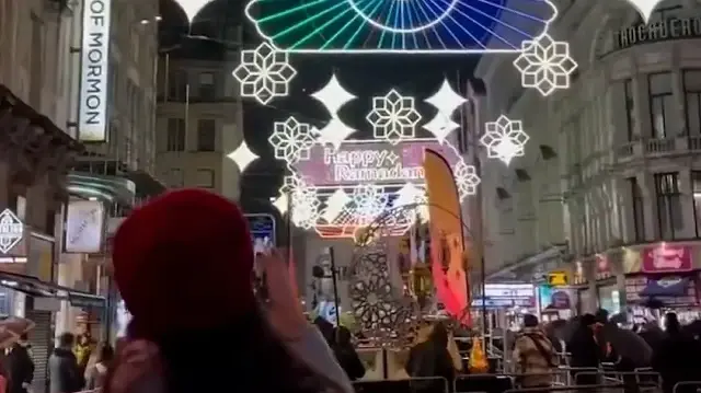 Londra’nın ünlü caddesi Ramazan için süslendi: Turistlerin ilgi odağı oldu