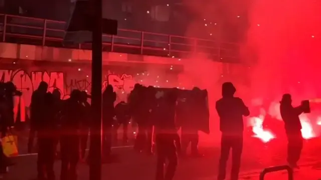 Olimpiyatlar için kesilen ağaçlar Milano’yu ayağa kaldırdı: Polisin sert müdahalesi kamerada