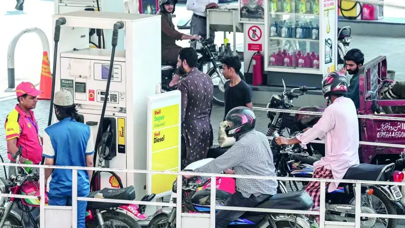 Petrol stoku olmayan yandı