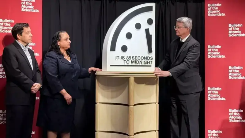Sembolik ‘Kıyamet Saati’ 85 saniyeye ayarlandı: Tarihteki en ileri nokta