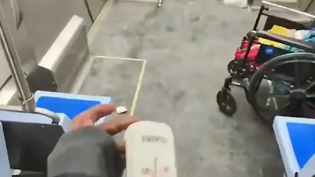 Şikago metrosunda soğuk mesaisi: Vagonlar evsizlerin sığınağı oldu