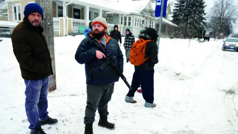 Siviller ICE’YE Karşı Silahlandı