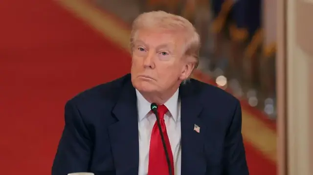 Trump’ın ‘söyleyemem’ ifadeleri soru işareti oluşturdu: USS Abraham Lincoln İran tarafından vuruldu mu?