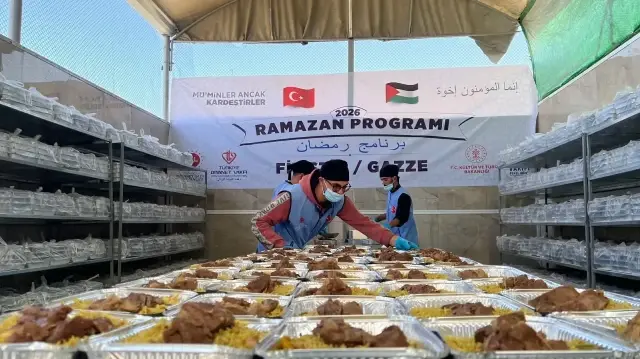 Vakıflar Genel müdürlüğü ve Türk Diyanet Vakfı’ndan Gazze’de dev proje: Her gün 20 bin kişiye sıcak yemek dağıtılıyor