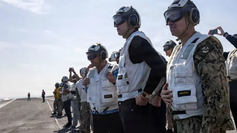 Witkoff’tan Umman Denizi’ndeki ABD uçak gemisine ziyaret