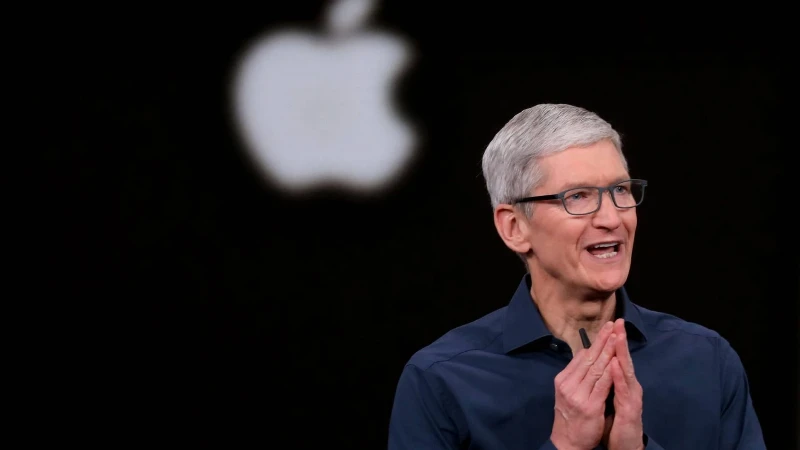 Apple’da tarihi değişim: Tim Cook gidiyor, yeni CEO belli oldu