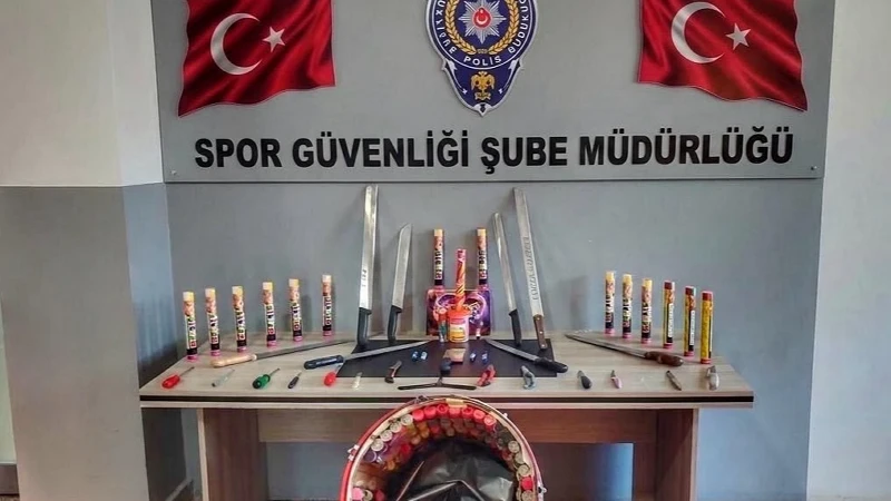 Deplasman otobüsünden çıkanlar şaşkına çevirdi: Davulun içine gizlemişler