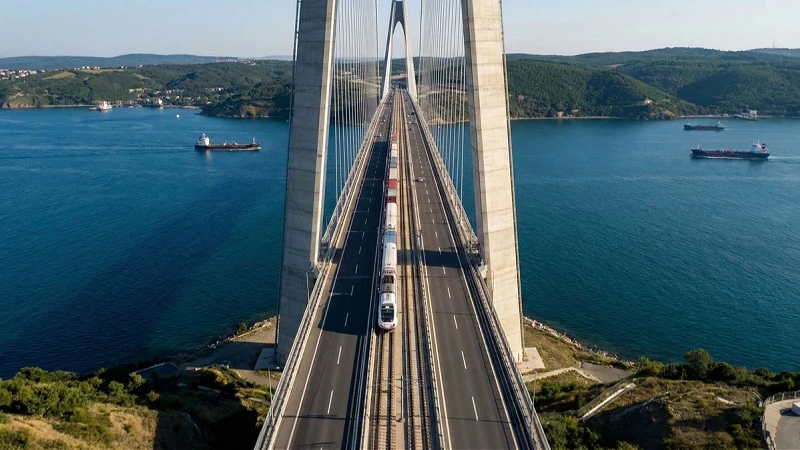 Dev proje için imzalar atıldı: İstanbul Boğazı’ndan demir yolu geçecek