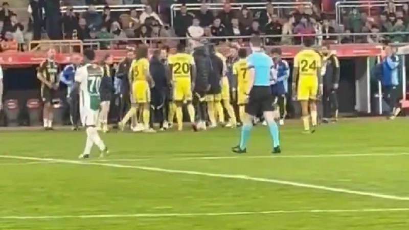 Fenerbahçe’de gerginlik: Konya’da iki yıldız arasında olay tartışma (VİDEO)