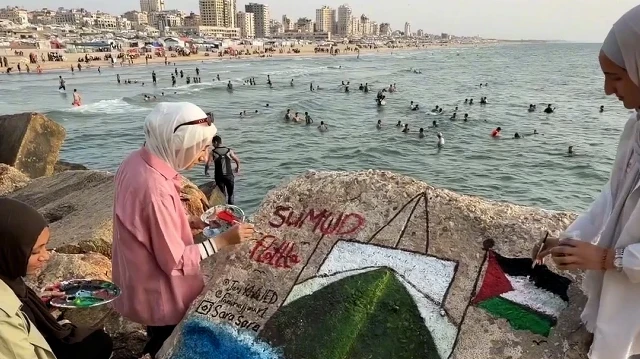 Filistinli sanatçılar Küresel Sumud Filosu’yla dayanışma için Gazze Limanı’nda resim yaptı